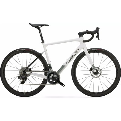 Photo non contractuelle: Vélo en SHIMANO 105 Di2 avec des roues MICHE REFLEX DX. Photo non contractuelle: Vélo en SHIMANO 105 Di2 avec des roues MICHE REFLEX DX.